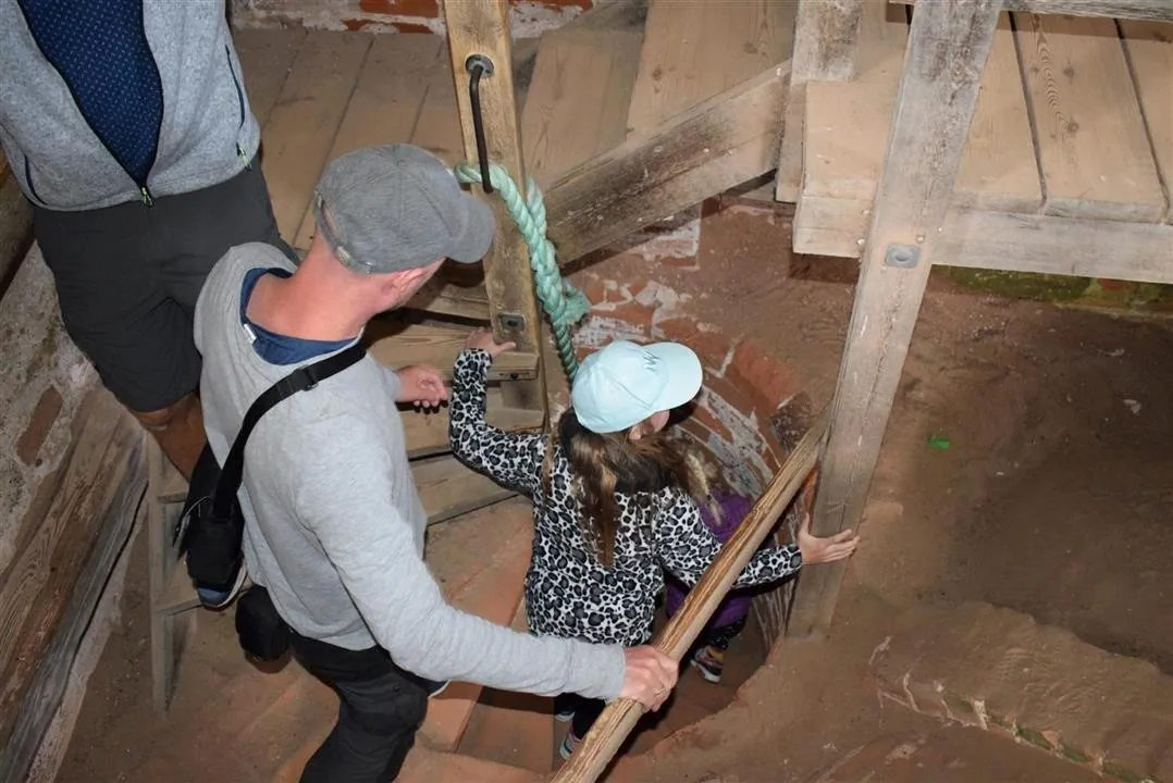 G22 den tilsandede kirke   the sand covered church skagen sat 22 jul (6)